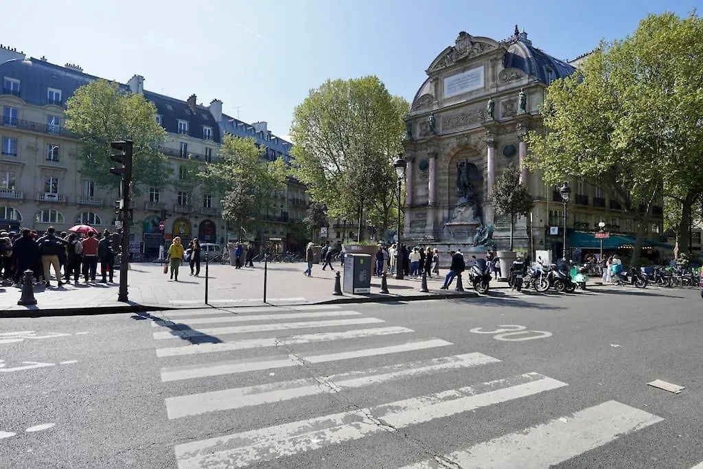 Sunny Notre Dame Apartment