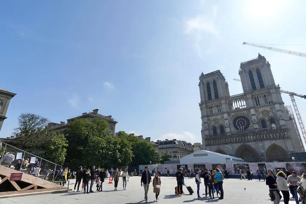 Sunny Notre Dame Lejlighed
